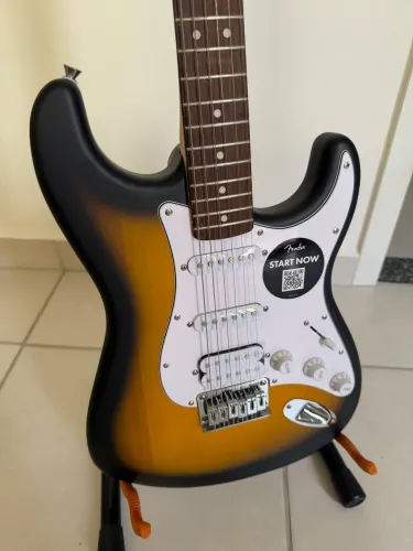 guitarra fender squier