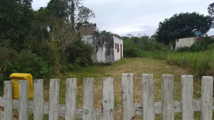 Edicula de Laje - Lado praia com Escritura - terreno 300 mtrs (negocia)