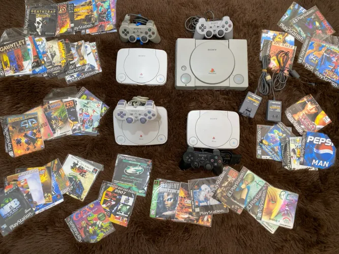 Lote de PlayStation 1 funcionando tudo
