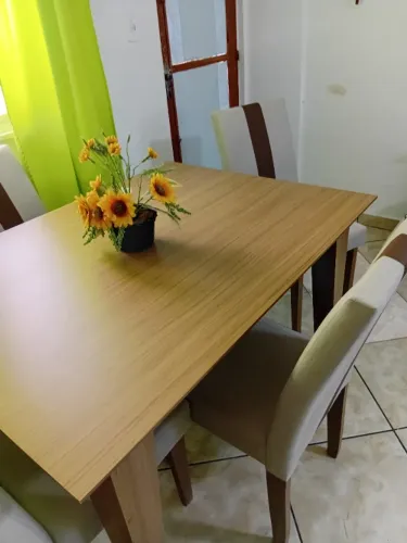 Mesa de jantar  1,20 X 90 cm , com 4 cadeiras.