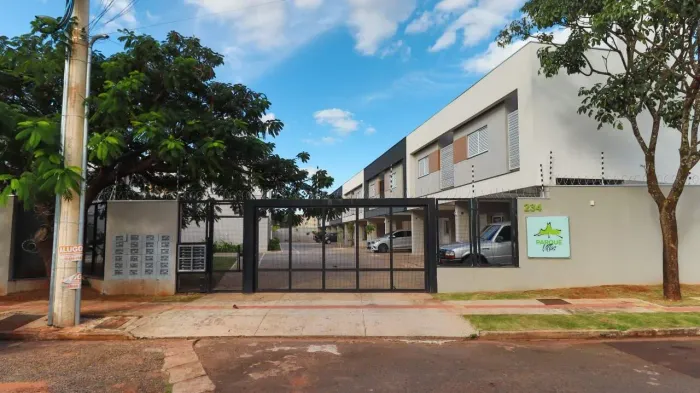 Sobrado em condomínio no Cidade Jardim