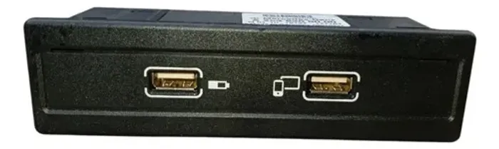 Entrada Dupla Usb Mercedes C180 2016 Detalhe