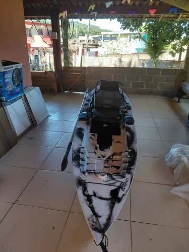 Caiaque Robalo STD com cadeirinha.