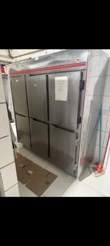 Vendo uma geladeira de 6 portas util para pizzaria restaurante  e padaria 