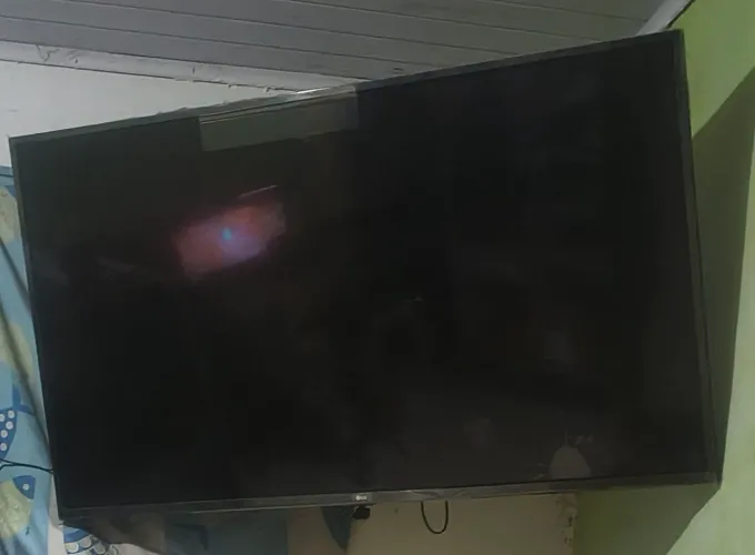 Televisão 55 polegadas com defeito tela quebrada
