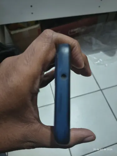Celular ainda funcionando bem conservado 