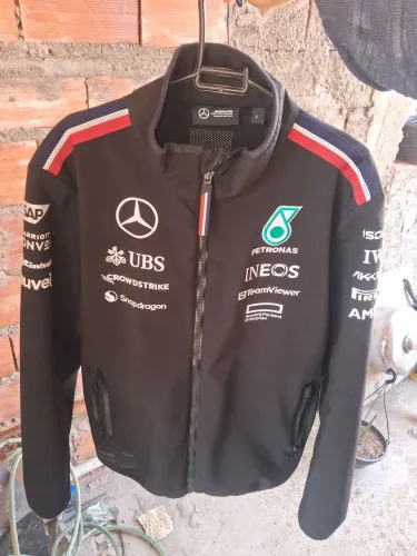 Jaqueta mercedes petronas da Tommy preta