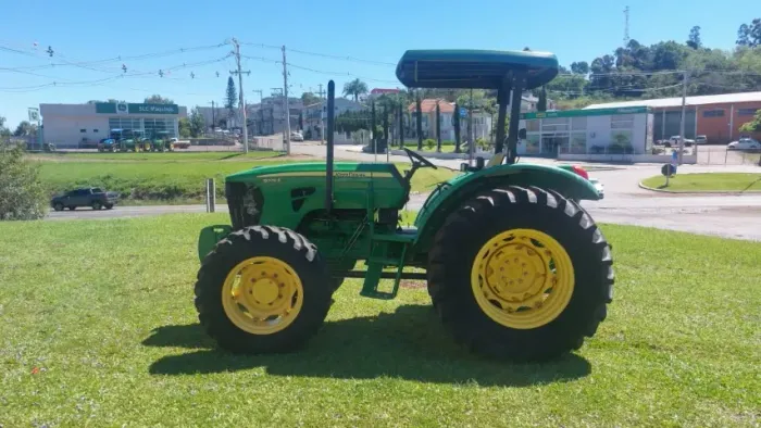 TRATOR JOHN DEERE 5078E - ANO 2013