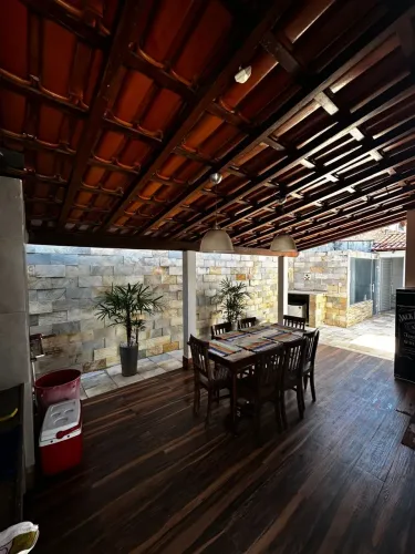Vende se casa de alto padrão 