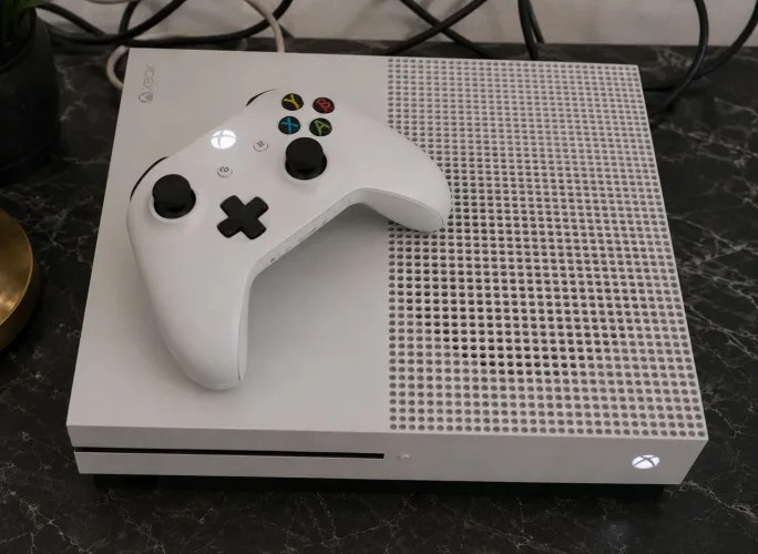 Vendo Xbox One S de 1tb