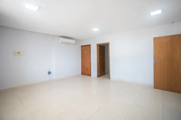 Loja Av. Quarta Radial, Centro Comercial João Alves, 92m², Setor Pedro Ludovico
