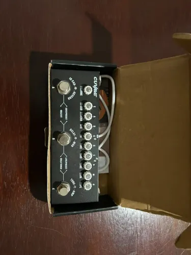 Pedal de efeito Cuvave Cube Baby preto