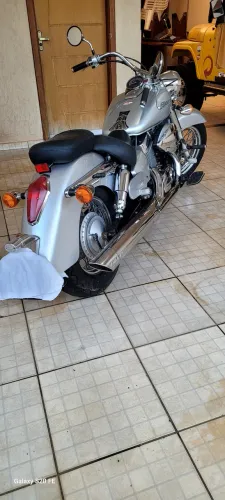 MOTO SHADOW VT 750