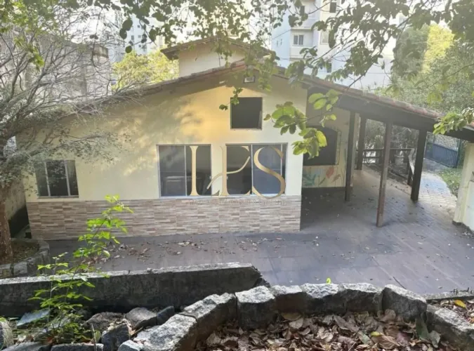 Casa com Piscina á venda com 5 Quartos em Barro Vermelho - Vitória ES
