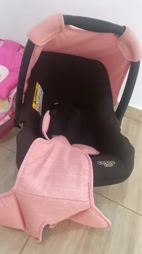 Cadeirinha de descanso e bebê conforto