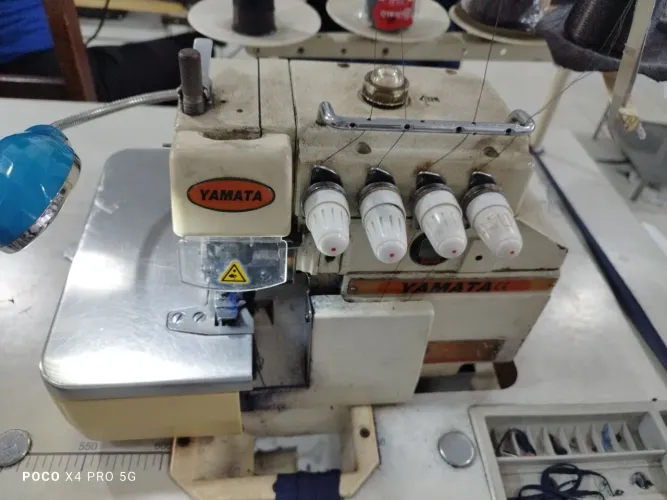 Máquina de costura Overlock