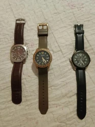 Vendo 3 relógios originais 300,00 todos