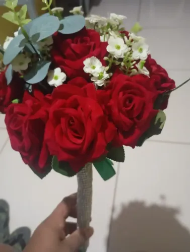 Vendo um boquê novo 200 reais quem se interesar so chamar *61