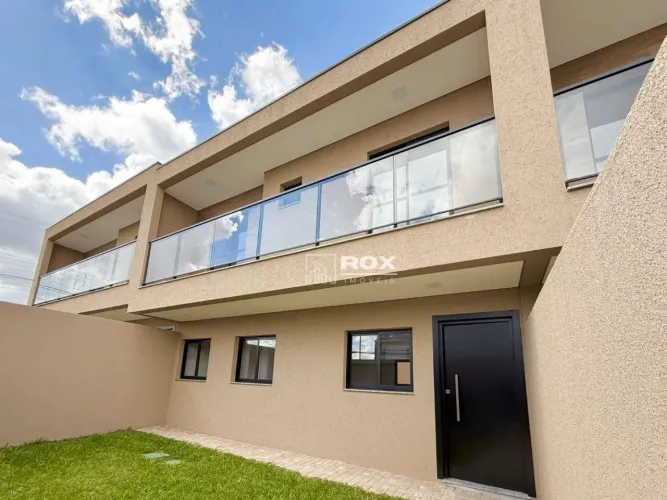 Sobrado novo com 3 quartos e quintal à venda - Santa Felicidade - Curitiba/PR