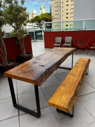 Mesa e Banco em Madeira Pequiá