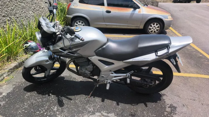 Twister 250 carburada, motor novo, parte elétrica toda nova tudo na garantia.