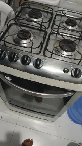 Vende-se fogão em ótimo estado. Forno funcionando perfeitamente.
