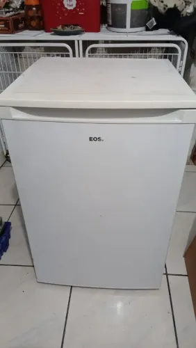 Freezer EOS 100 Lt, 220 vlt branco em ótimo estado,Funciona perfeitamente FAÇO ENTREGA