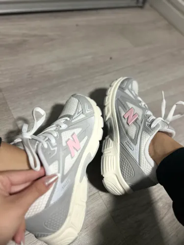 Tênis New balance running cinza com rosa