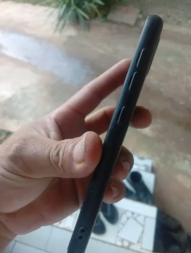 Estou vendendo um celular A10 dependendo do local faço entrega