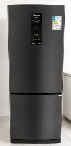 Vendo geladeira Panasonic inverter/ inversa funcionando perfeitamente 110v
