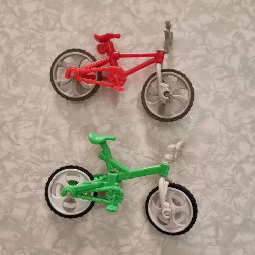 2 mini bicicletas kinder ovo 2014 coleção go move sprinty - em ótimo estado 