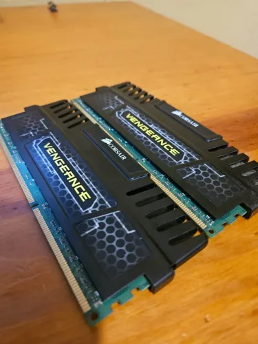16GB Corsair Vengeance DDR3 1600MHz (2x8GB)