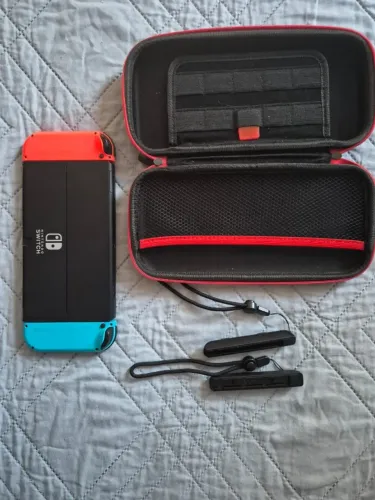 Nintendo Switch OLED Desbloqueado + Acessórios