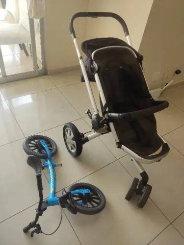 Carrinho de Bebê Quinn e bike de equilíbrio Nathor