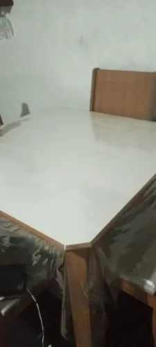 Vendo mesa com 4 cadeiras