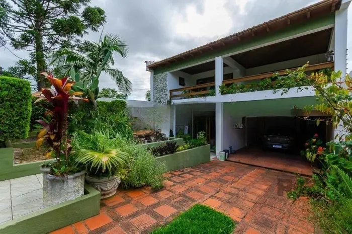 Casa de 3 dormitórios no bairro Vila Jardim