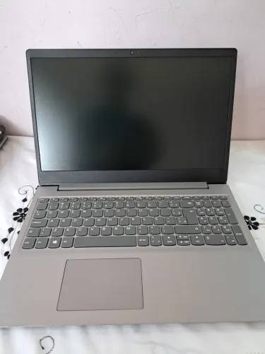 Lindo notebook lenovo! Ótima máquina para trabalhar estudar..