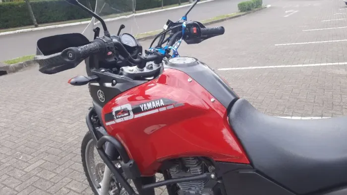 Yamaha XTZ 250 Tenere 2015 - BAIXO KM - Muito inteira e com acessórios!
