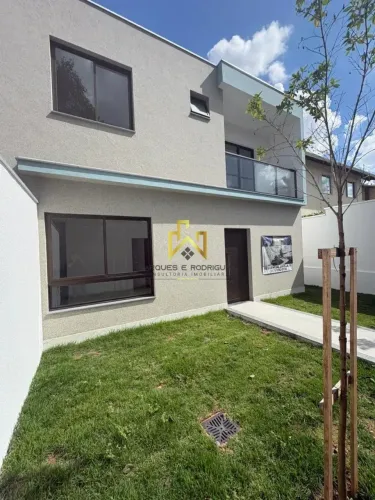 CASA ALTO PADRÃO em Condomínio