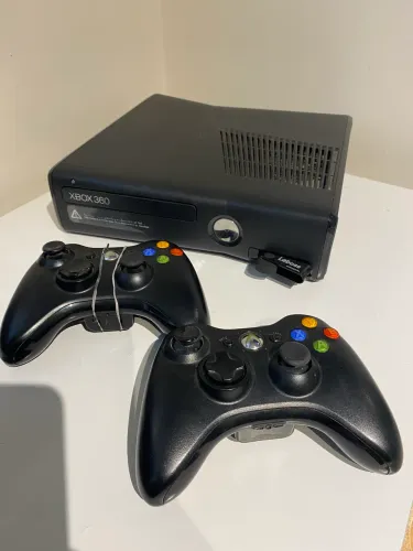 XBOX 360 + 2 CONTROLES ORIGINAIS