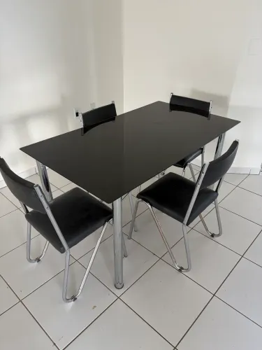 Conj mesa e cadeiras