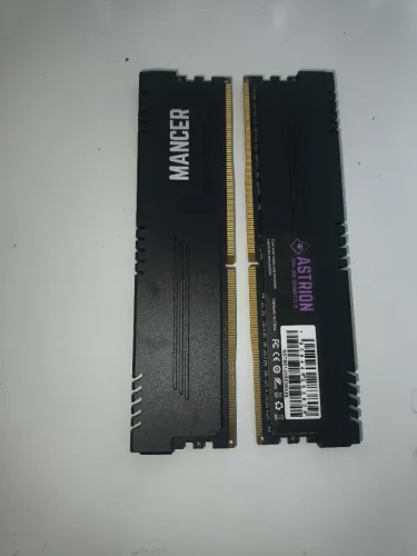 2 memória Ram Mancer de 8Gb cada