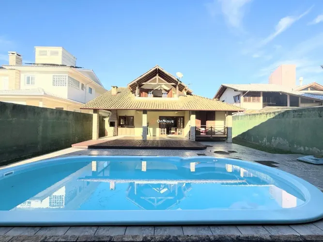 Casa a venda no Rio Tavares com 4 dormitórios