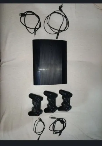 Ps3 super slim desbloqueado com 1000 jogos, vem com 3 controles