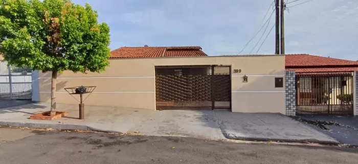 Casa, Residencial, 3 dormitório(s), 4 vaga(s) de garagem