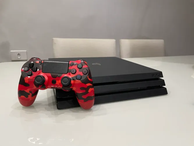 PS4 PlayStation 4 Pro + 1 controle + 4 jogos