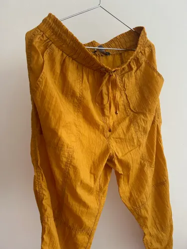 Calça mostarda - Zara