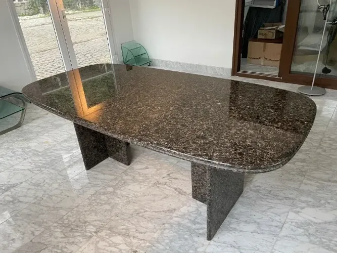 Mesa de Pedra - inteira em Granito Brunet Imperial