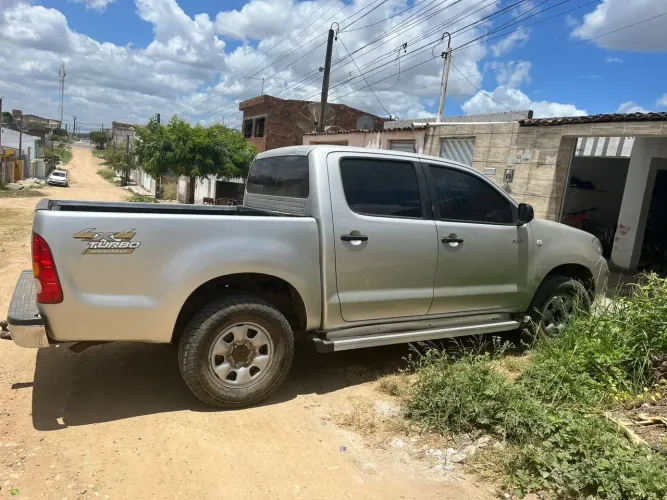 Toyota Hilux CD D4-d 4X4 2.5 16V 102cv TB Dies. 2011
