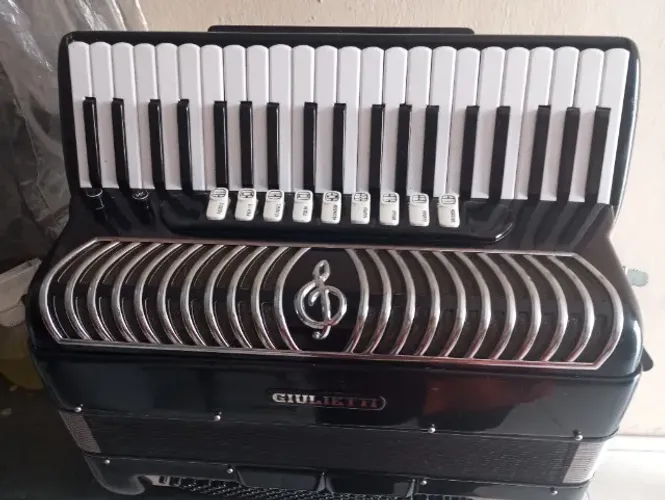 Acordeon Giulietti 4ª de voz C/ Desmanche L.